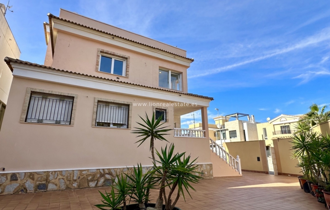 Odsprzedaż - Detached Villa - Orihuela Costa - Villamartín