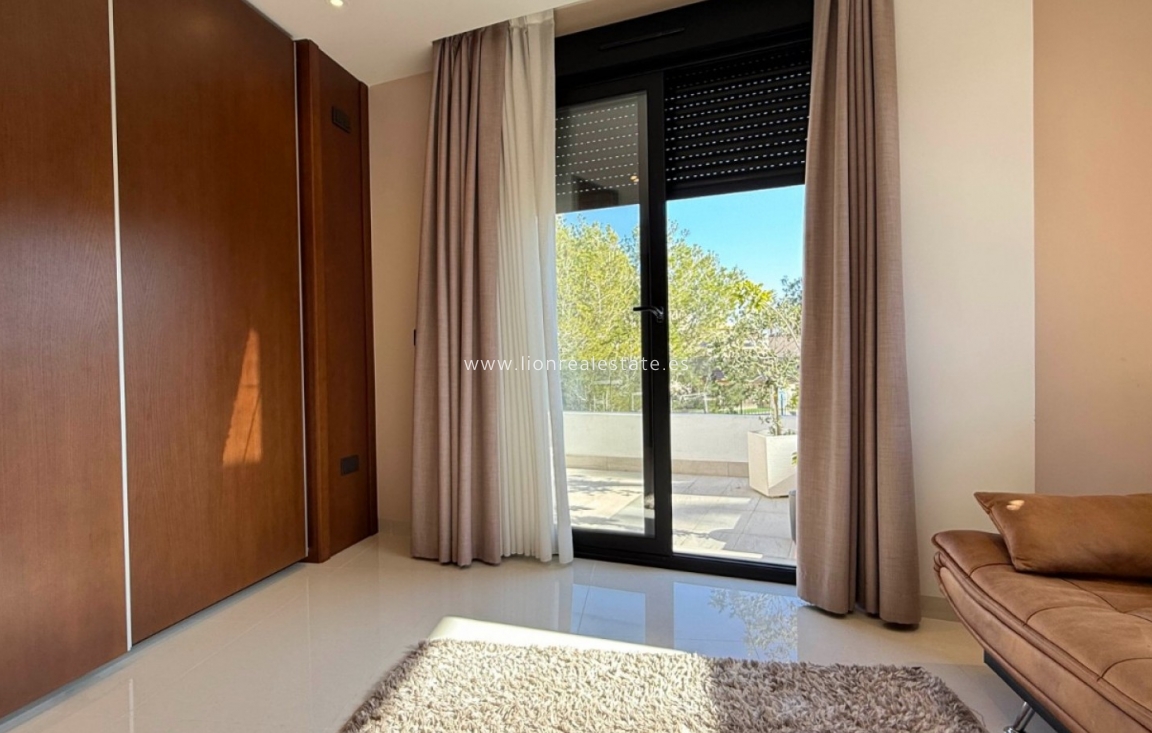 Odsprzedaż - Detached Villa - Orihuela Costa - Villamartín