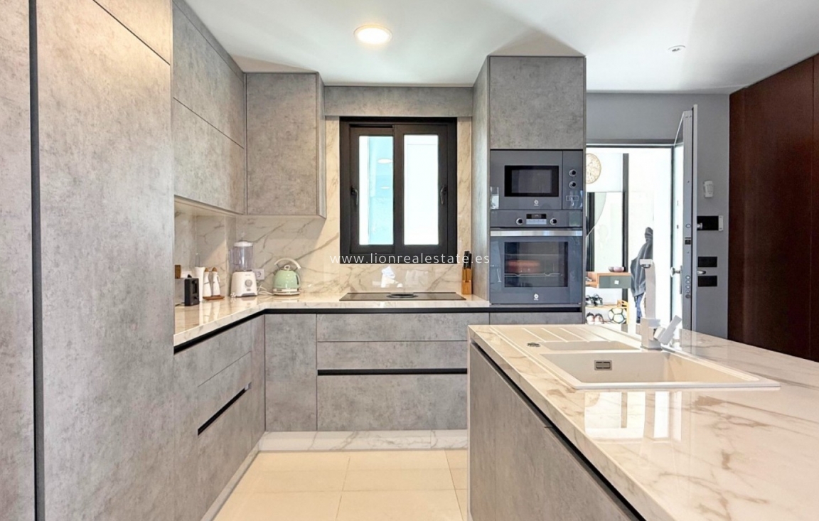 Odsprzedaż - Detached Villa - Orihuela Costa - Villamartín