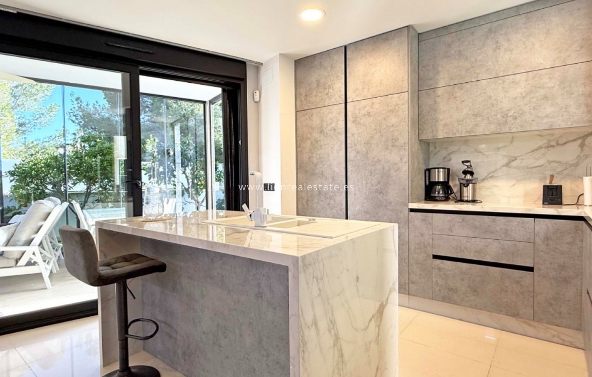 Odsprzedaż - Detached Villa - Orihuela Costa - Villamartín