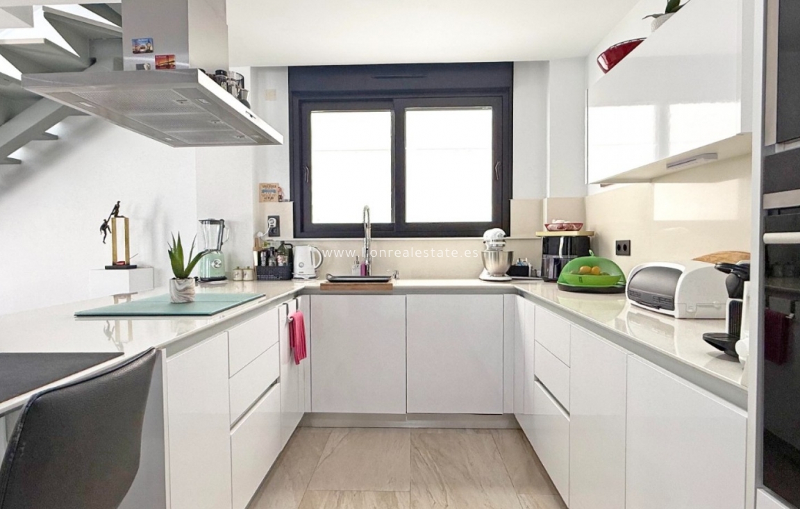 Odsprzedaż - Detached Villa - Orihuela Costa - Villamartín