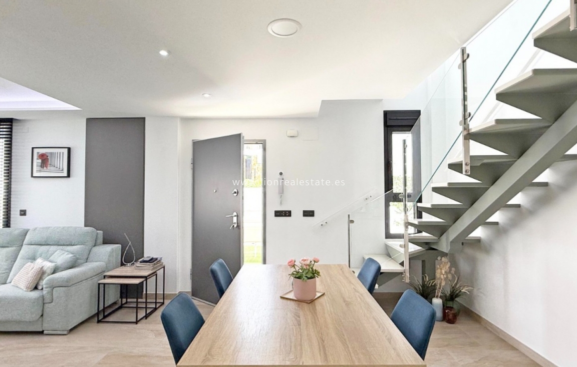 Odsprzedaż - Detached Villa - Orihuela Costa - Villamartín