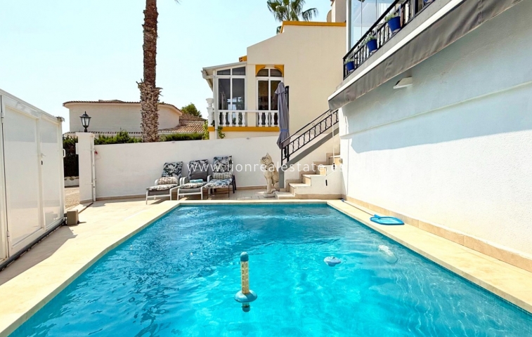 Odsprzedaż - Detached Villa - Orihuela Costa - Villamartín