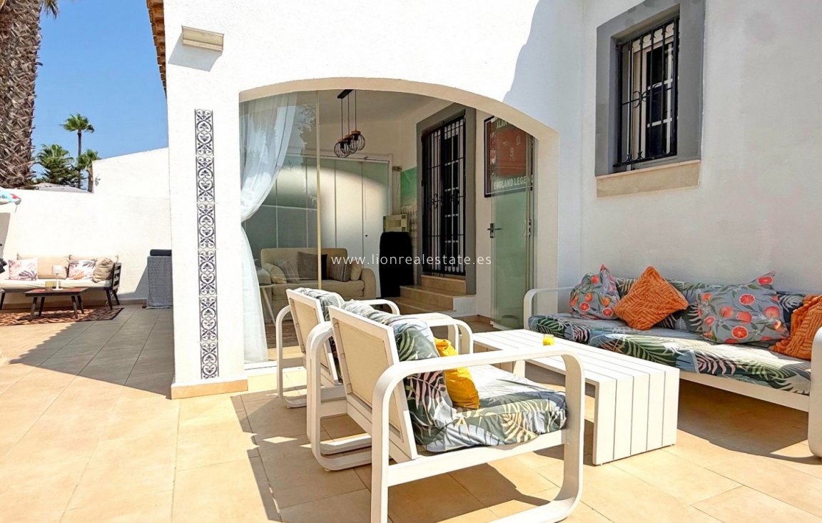Odsprzedaż - Detached Villa - Orihuela Costa - Villamartín