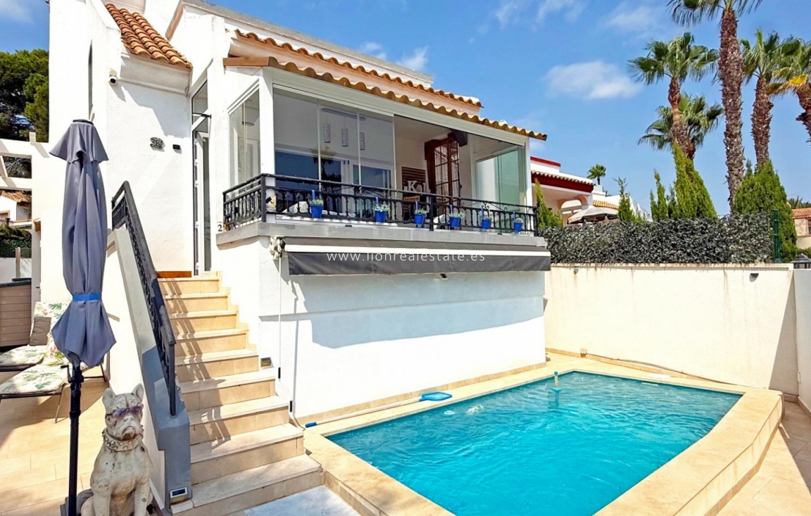 Odsprzedaż - Detached Villa - Orihuela Costa - Villamartín