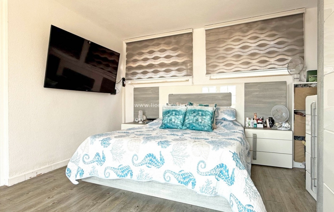Odsprzedaż - Detached Villa - Orihuela Costa - Villamartín