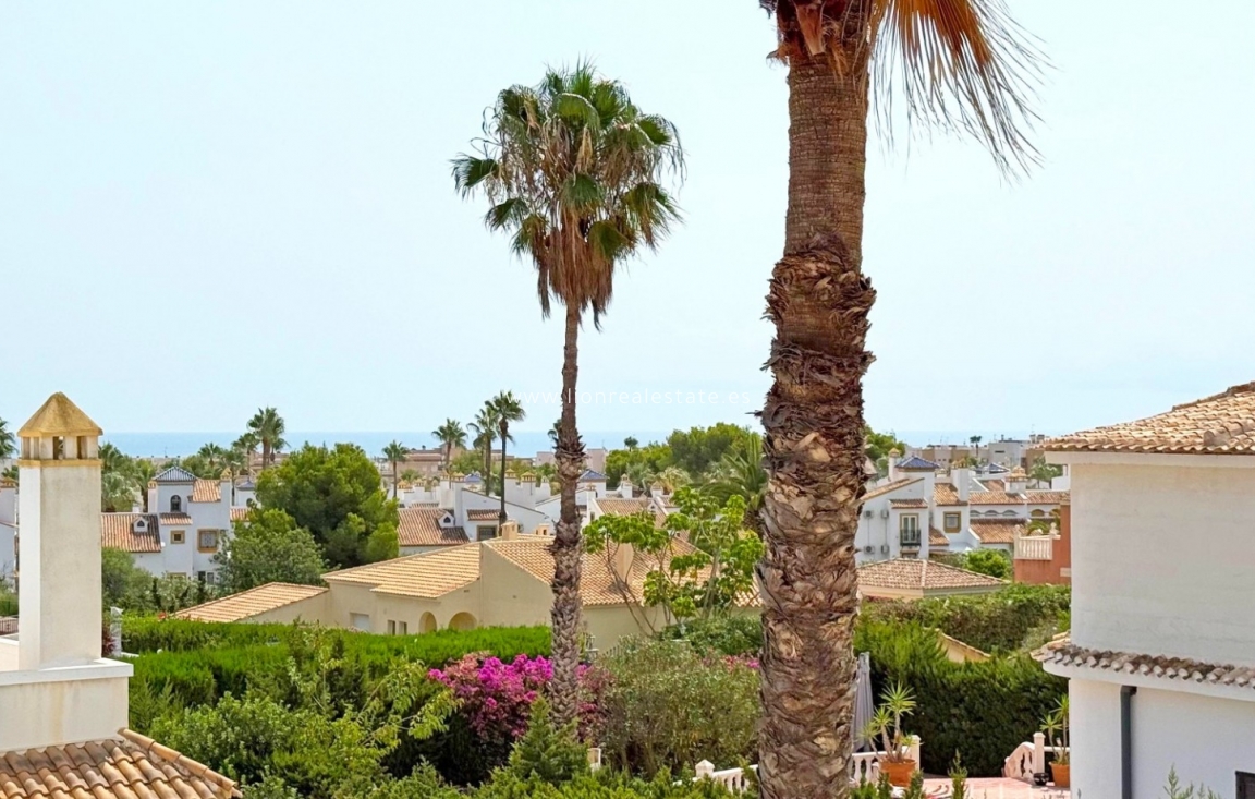 Odsprzedaż - Detached Villa - Orihuela Costa - Villamartín