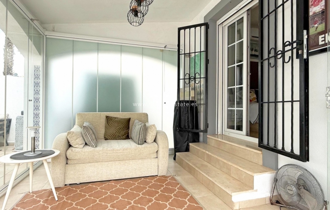 Odsprzedaż - Detached Villa - Orihuela Costa - Villamartín
