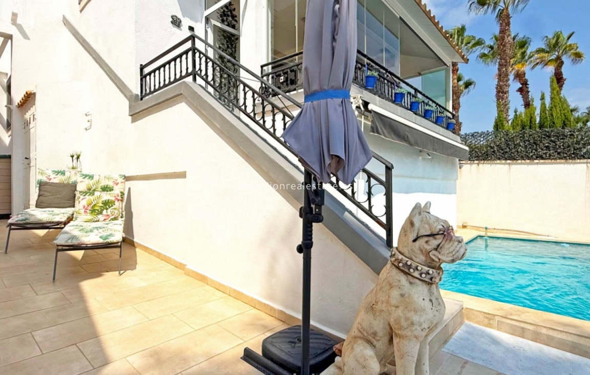 Odsprzedaż - Detached Villa - Orihuela Costa - Villamartín