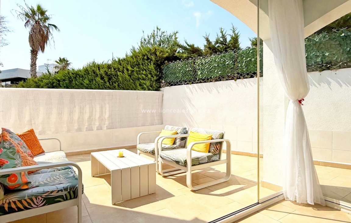 Odsprzedaż - Detached Villa - Orihuela Costa - Villamartín
