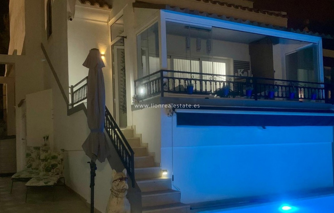 Odsprzedaż - Detached Villa - Orihuela Costa - Villamartín