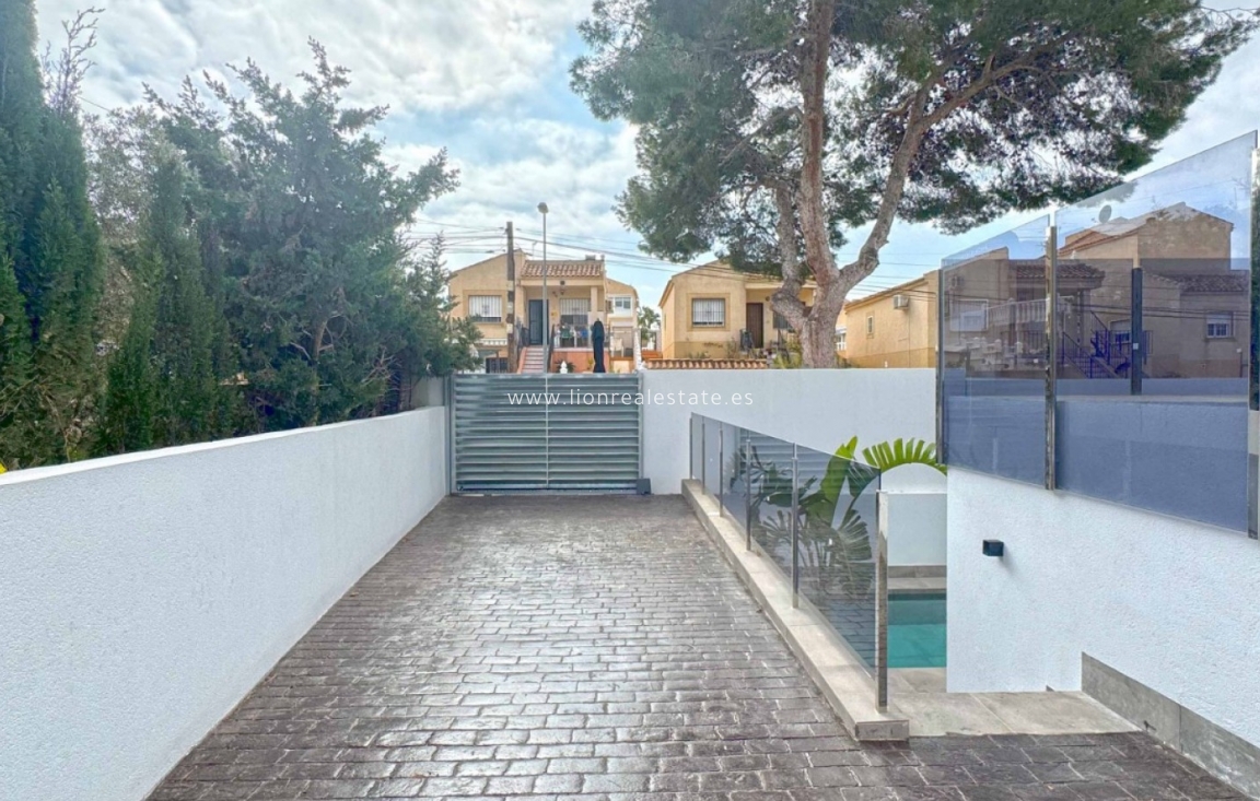 Odsprzedaż - Detached Villa - Torrevieja - Los Balcones - Los Altos del Edén