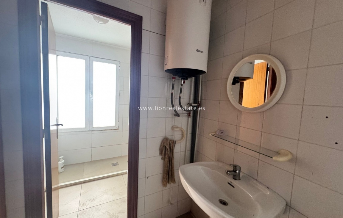 Odsprzedaż - house - Torrevieja - Centro