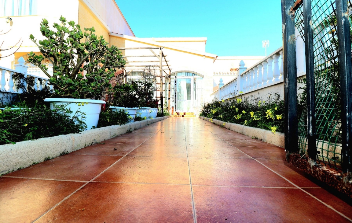 Odsprzedaż - house - Torrevieja - Punta Prima