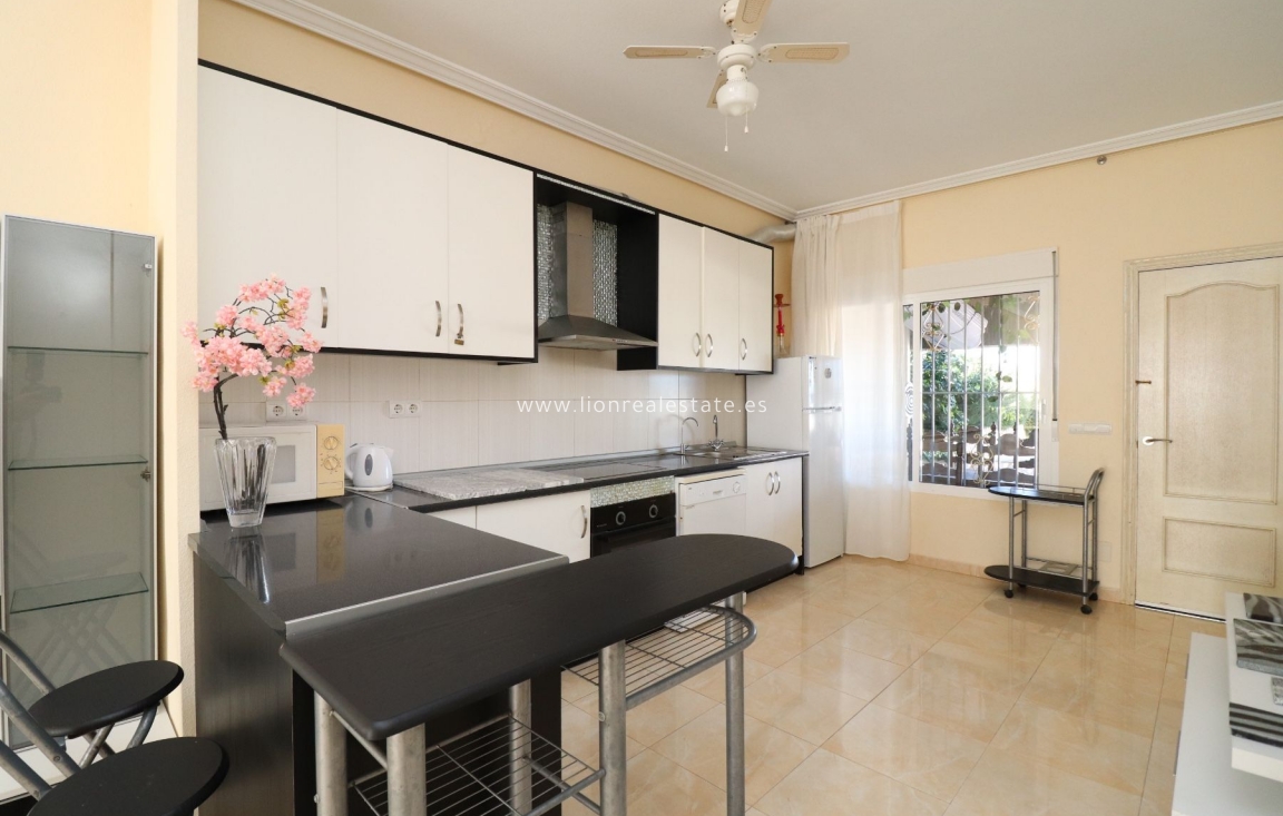 Odsprzedaż - house - Torrevieja - Punta Prima