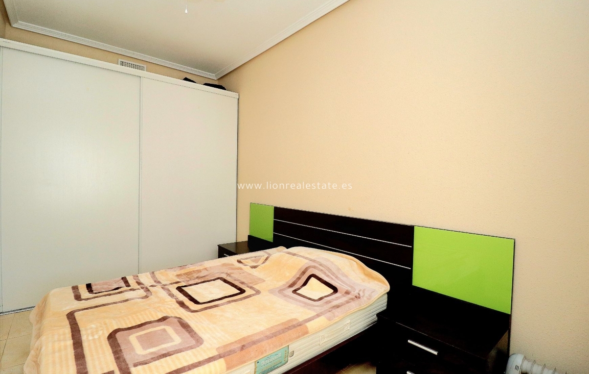 Odsprzedaż - house - Torrevieja - Punta Prima