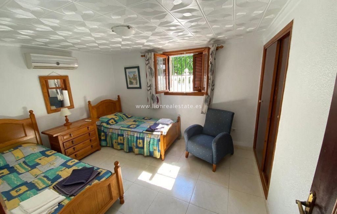 Odsprzedaż - house - Torrevieja - Punta Prima