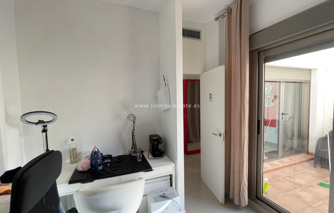 Odsprzedaż - house - Torrevieja - Punta Prima