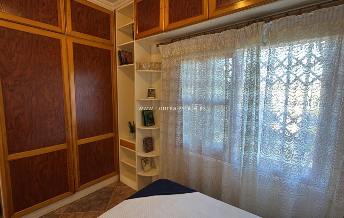 Odsprzedaż - house - Torrevieja - Punta Prima