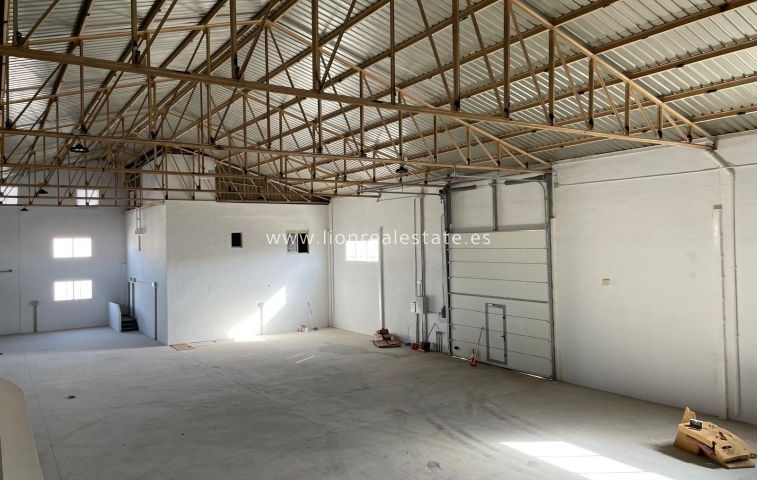 Odsprzedaż - Industrial unit - Torrevieja - Aguas Nuevas