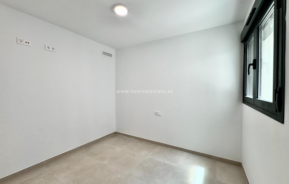Odsprzedaż - Mieszkanie w bloku - Alicante - La Florida