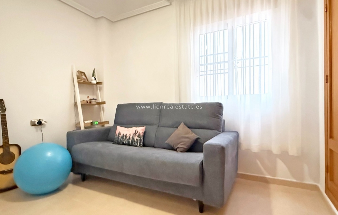 Odsprzedaż - Mieszkanie w bloku - Orihuela Costa - Lomas de Cabo Roig