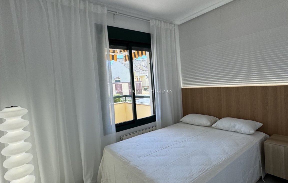 Odsprzedaż - Mieszkanie w bloku - Orihuela Costa - Lomas de Campoamor