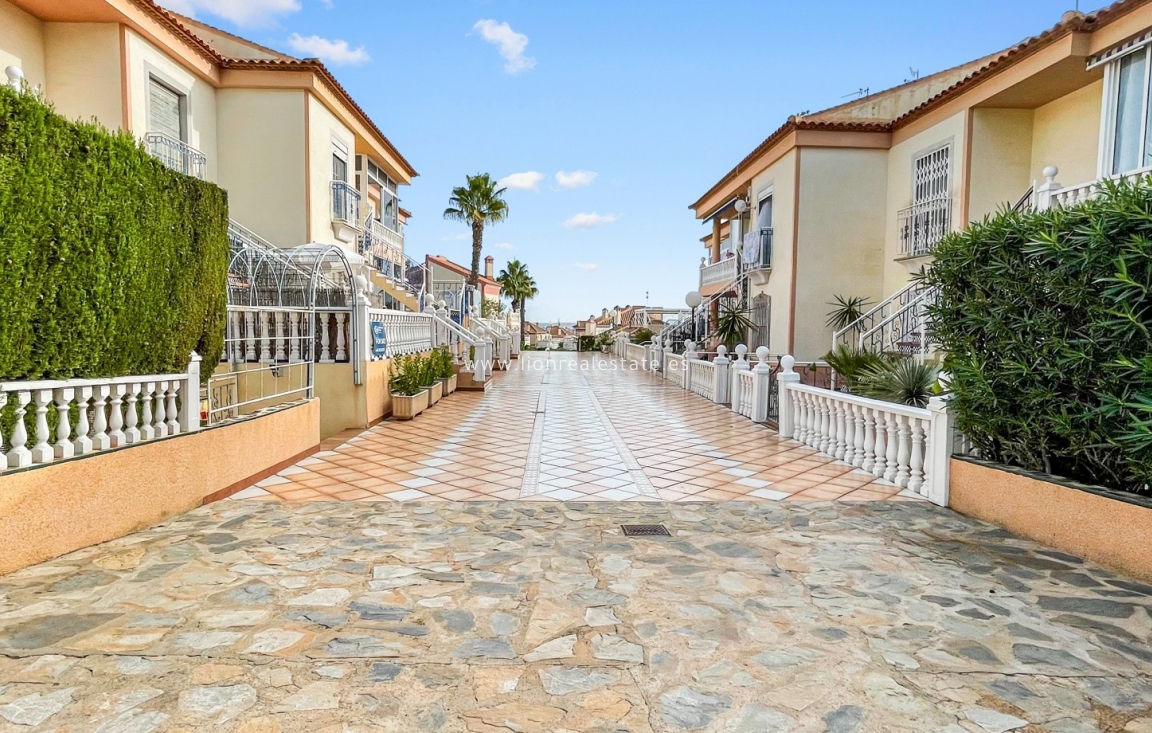Odsprzedaż - Mieszkanie w bloku - Orihuela Costa - Los Altos *