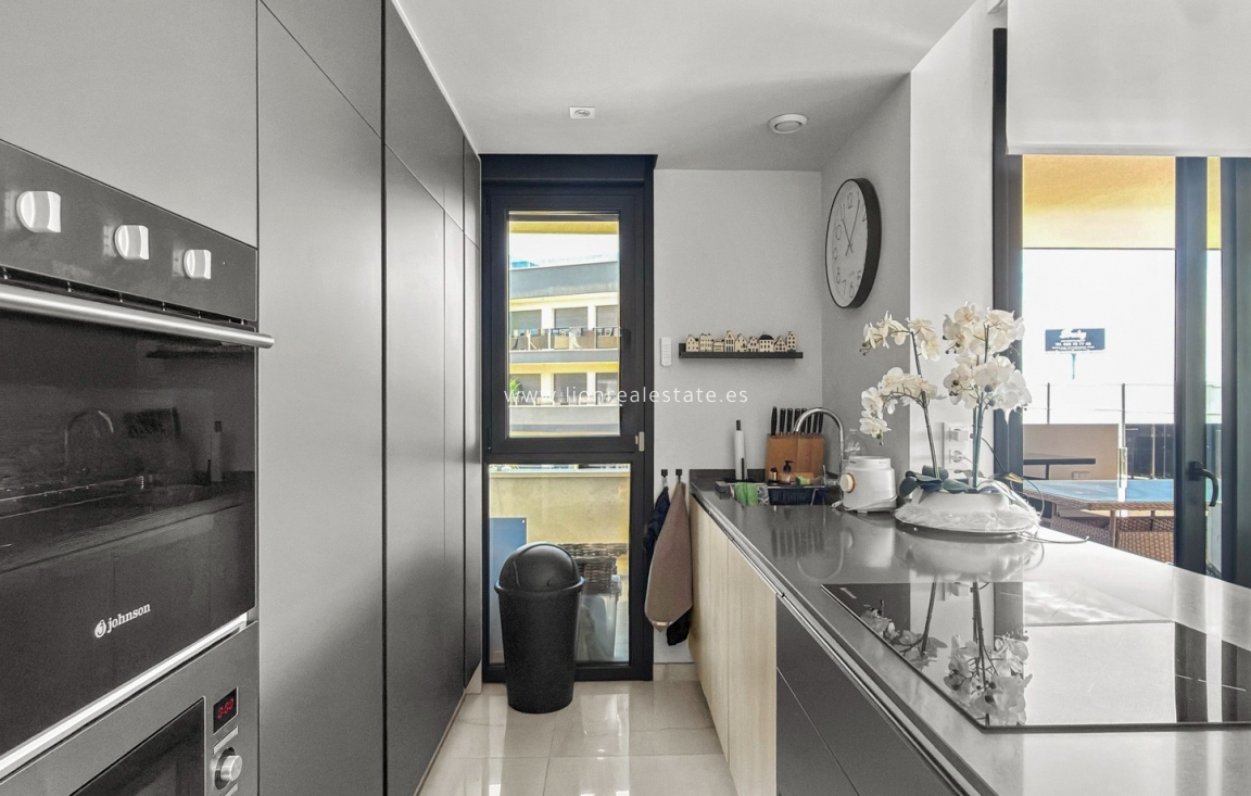 Odsprzedaż - Mieszkanie w bloku - Orihuela Costa - Playa Flamenca