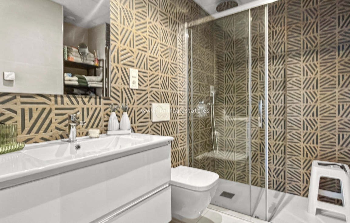 Odsprzedaż - Mieszkanie w bloku - Orihuela Costa - Playa Flamenca