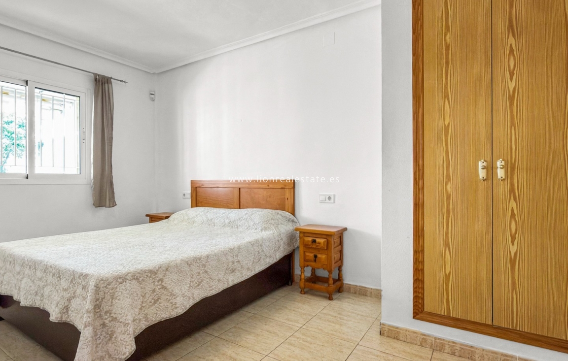 Odsprzedaż - Mieszkanie w bloku - Orihuela Costa - Playa Flamenca