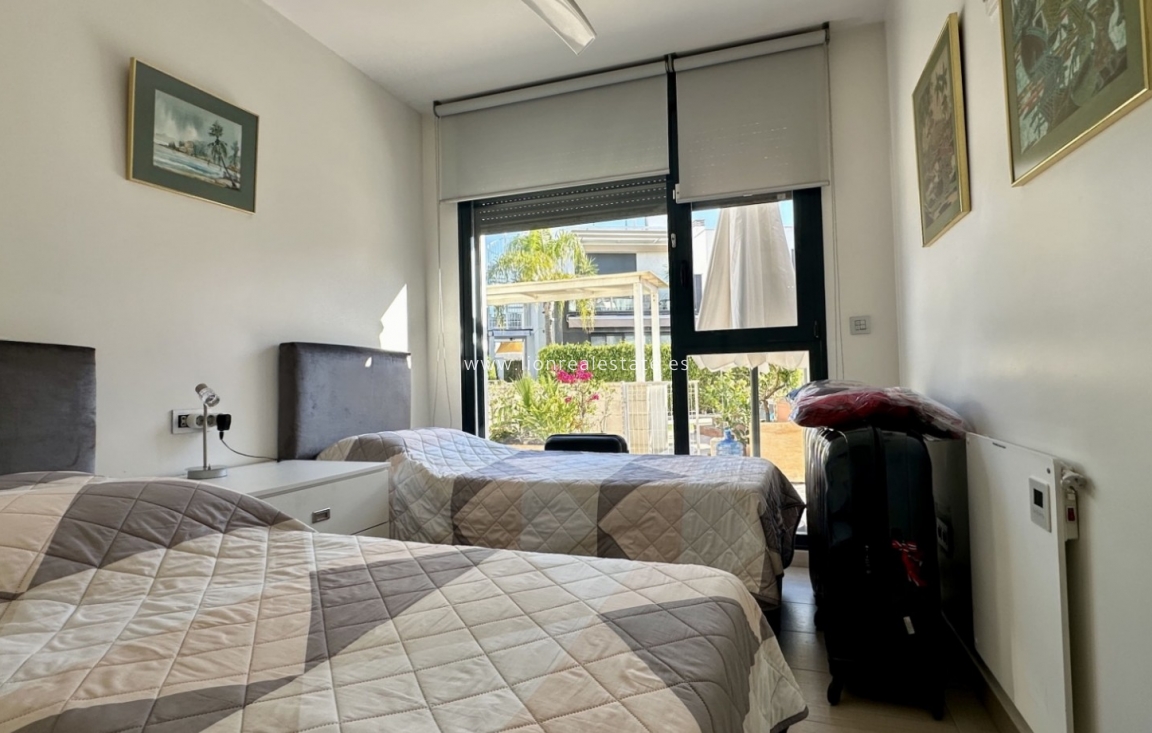 Odsprzedaż - Mieszkanie w bloku - Orihuela Costa - Punta Prima