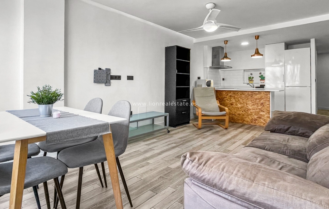 Odsprzedaż - Mieszkanie w bloku - Orihuela Costa - Punta Prima