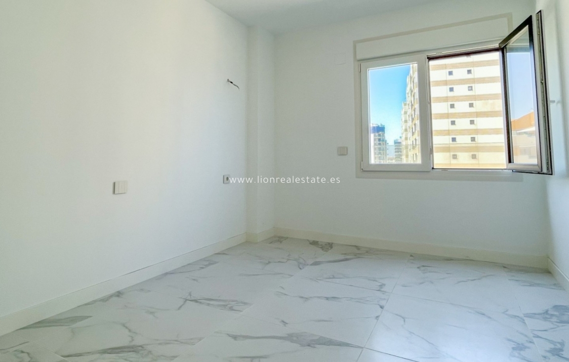 Odsprzedaż - Mieszkanie w bloku - Orihuela Costa - Punta Prima