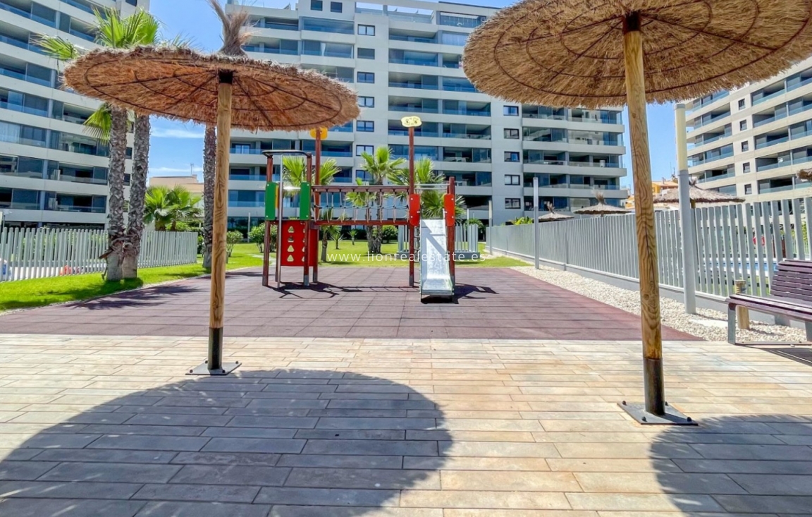 Odsprzedaż - Mieszkanie w bloku - Orihuela Costa - Punta Prima