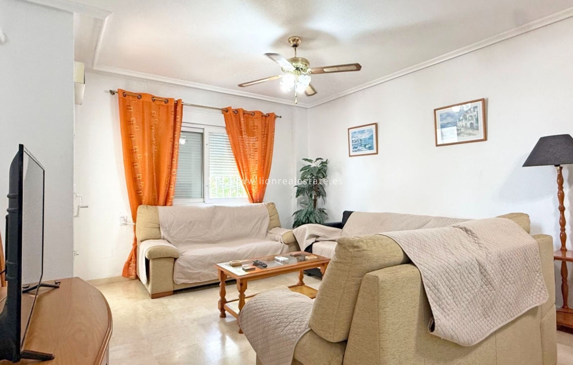 Odsprzedaż - Mieszkanie w bloku - Orihuela Costa - Villamartín