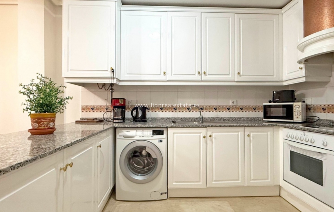 Odsprzedaż - Mieszkanie w bloku - Orihuela Costa - Villamartín