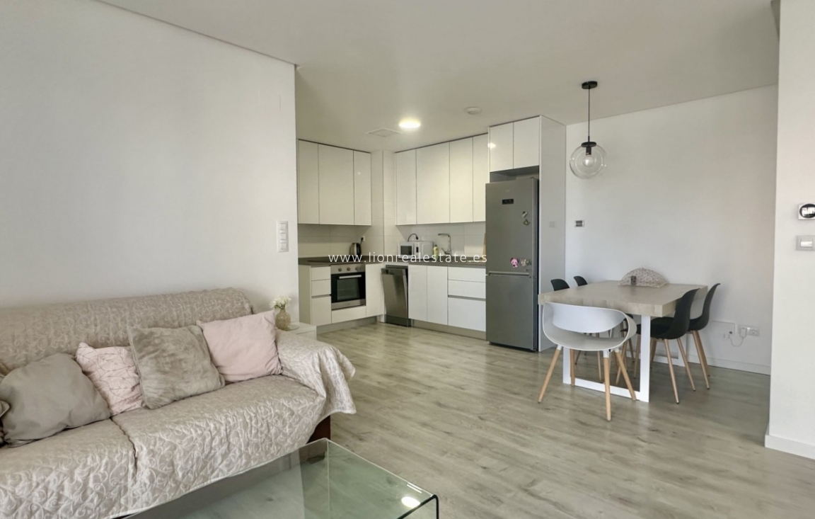 Odsprzedaż - Mieszkanie w bloku - Orihuela Costa - Villamartín