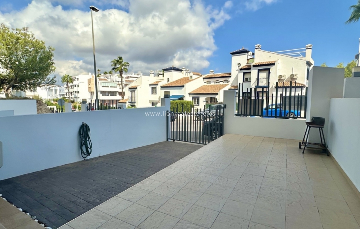 Odsprzedaż - Mieszkanie w bloku - Orihuela Costa - Villamartín