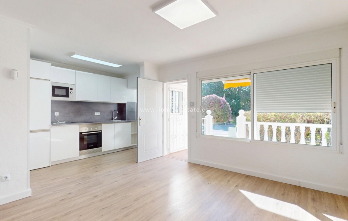 Odsprzedaż - Mieszkanie w bloku - Orihuela Costa - Villamartín