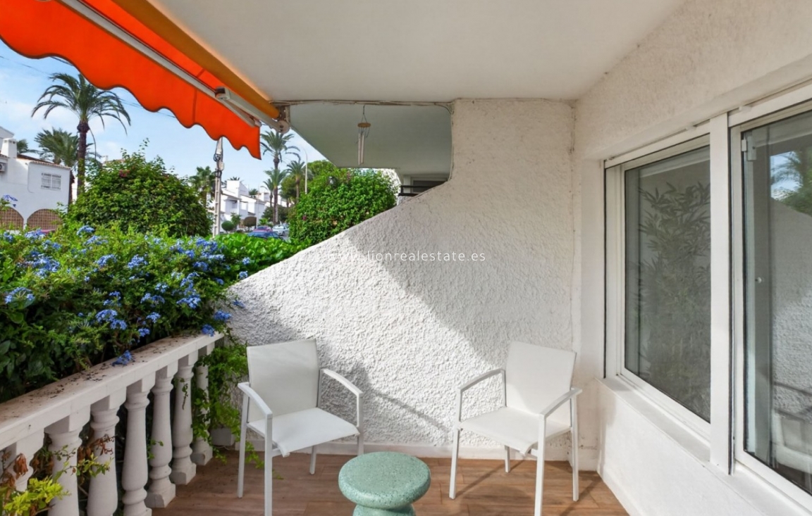 Odsprzedaż - Mieszkanie w bloku - Orihuela Costa - Villamartín