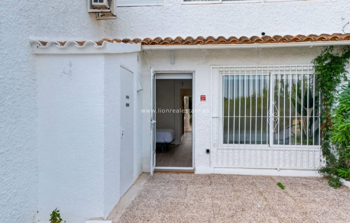 Odsprzedaż - Mieszkanie w bloku - Orihuela Costa - Villamartín