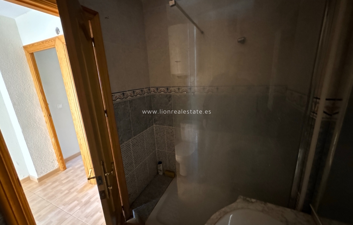 Odsprzedaż - Mieszkanie w bloku - Punta Prima