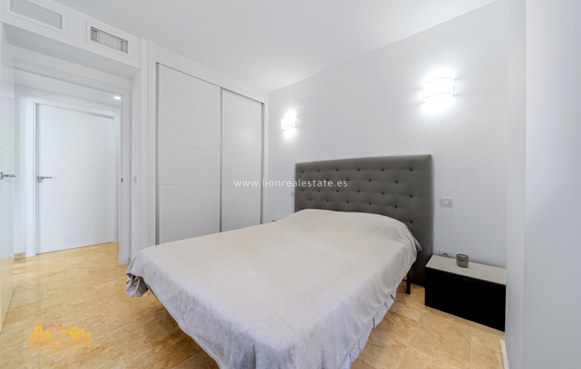 Odsprzedaż - Mieszkanie w bloku - Punta Prima