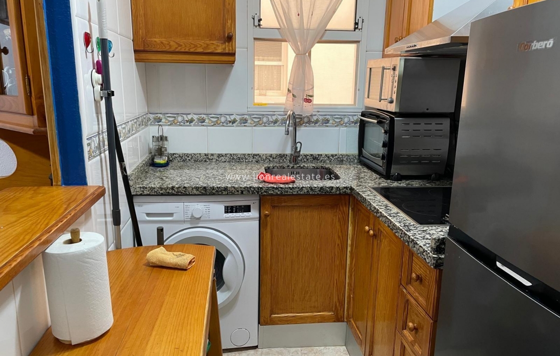 Odsprzedaż - Mieszkanie w bloku - Torrevieja - Centro