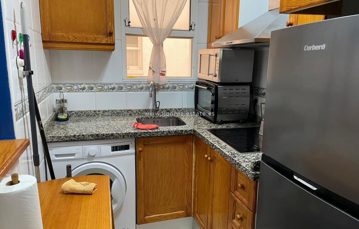 Odsprzedaż - Mieszkanie w bloku - Torrevieja - Centro