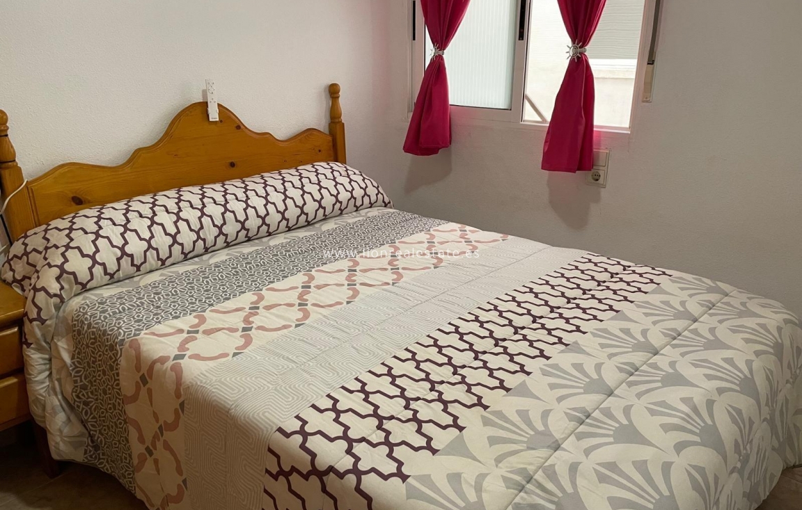 Odsprzedaż - Mieszkanie w bloku - Torrevieja - Centro