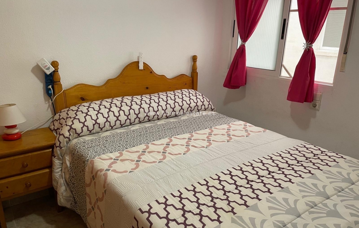 Odsprzedaż - Mieszkanie w bloku - Torrevieja - Centro