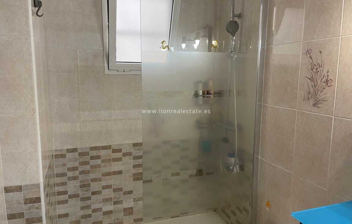 Odsprzedaż - Mieszkanie w bloku - Torrevieja - Centro