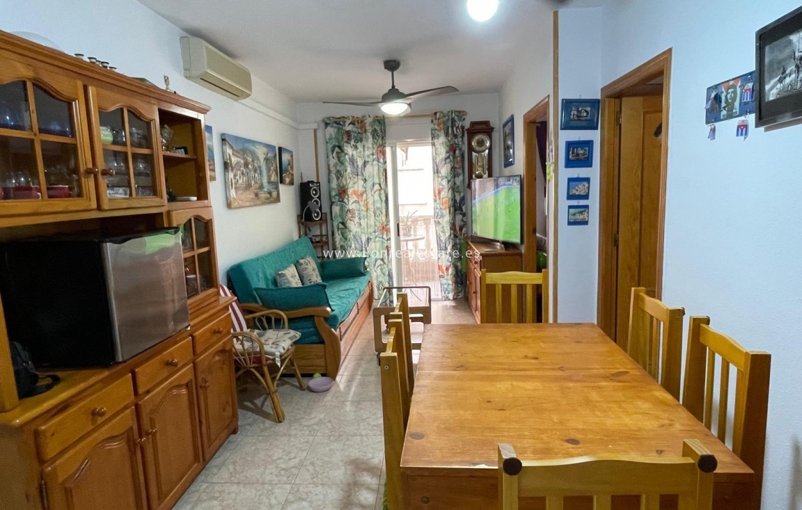 Odsprzedaż - Mieszkanie w bloku - Torrevieja - Centro